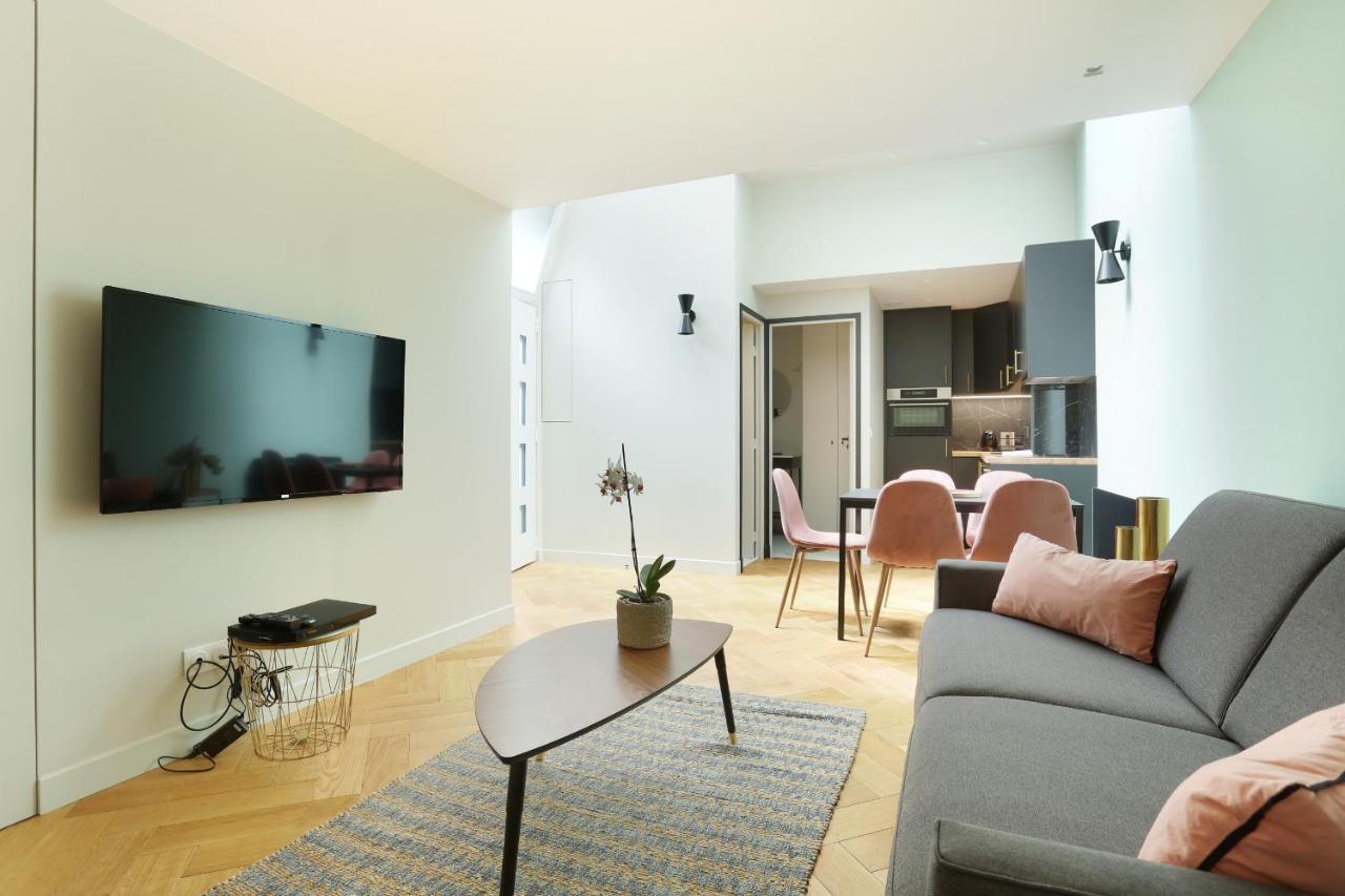 Apartment Center Of Paris By Studio Prestige Exterior photo