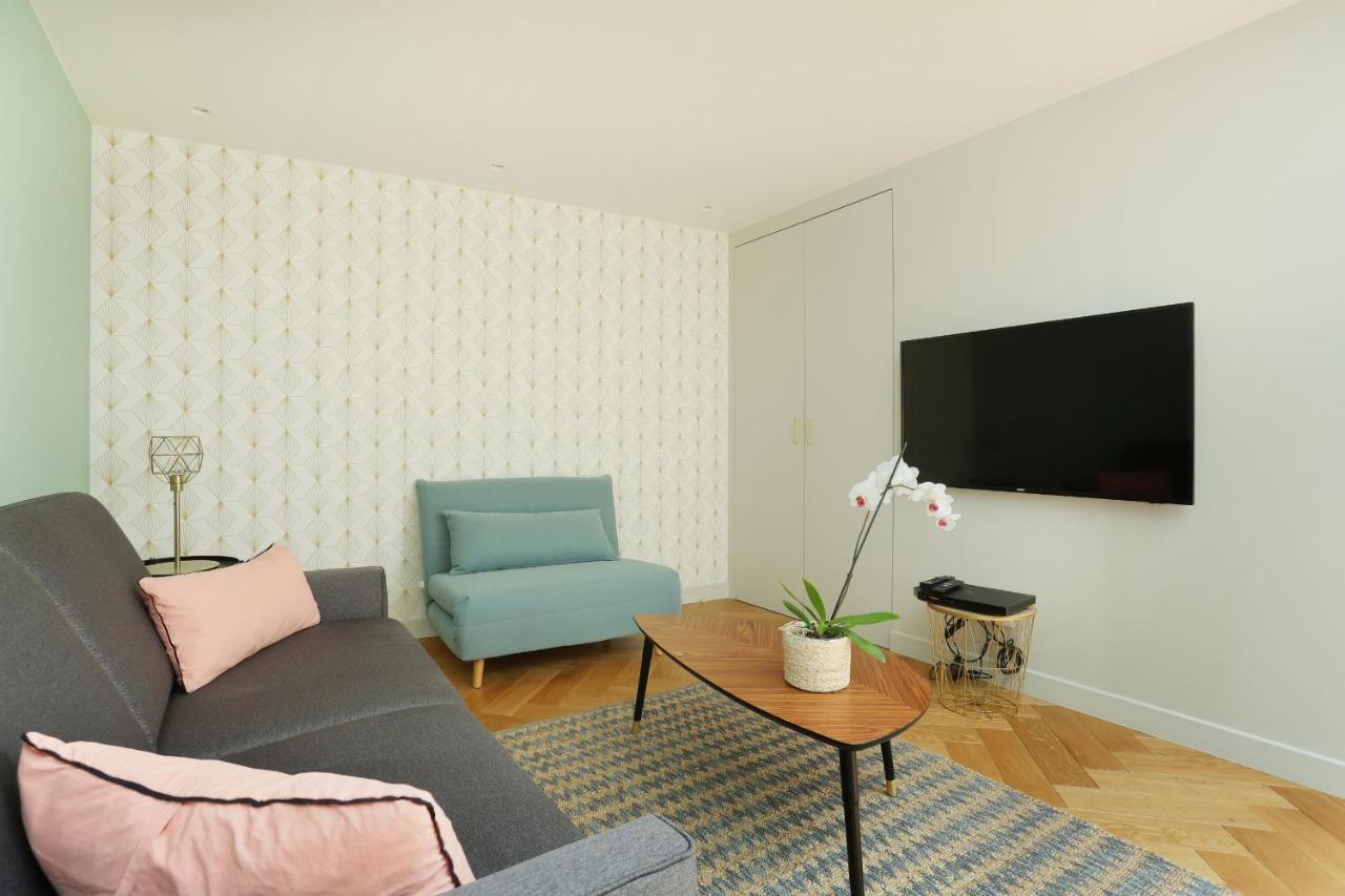 Apartment Center Of Paris By Studio Prestige Exterior photo
